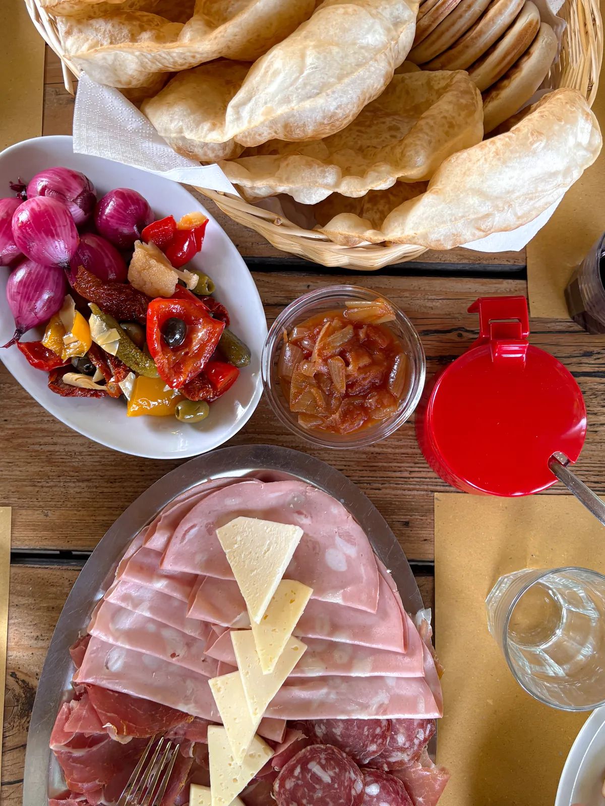 Salumi, formaggi, crescentine e accompagnamenti della Baracca